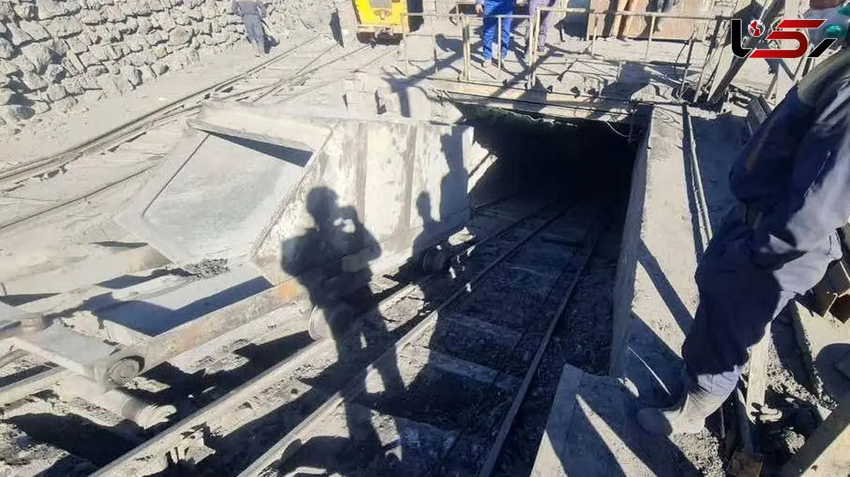 اولین عکس ها از ریزش معدن و گرفتاری 24 معدنچی زیر خروارها خاک در بافق یزد