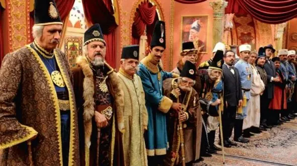 فیلم/گاف‌های بامزه تا سوتی‌های تاریخی در پشت صحنه قهوه تلخ