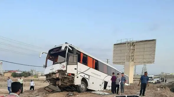 10 قربانی براثر تصادف اتوبوس با گاردریل  در فارس