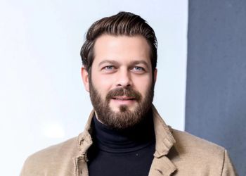 مهم/ خوانندگی دلنشین پژمان بازغی با یک آهنگ خاص در برنامه چیدمانه/ آدما با همو تنهان هر کدوم یه جور مُعمان