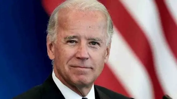 بایدن ؛ سیاست مدار لمسی ! / چه بلایی سر همسرش آمد ؟