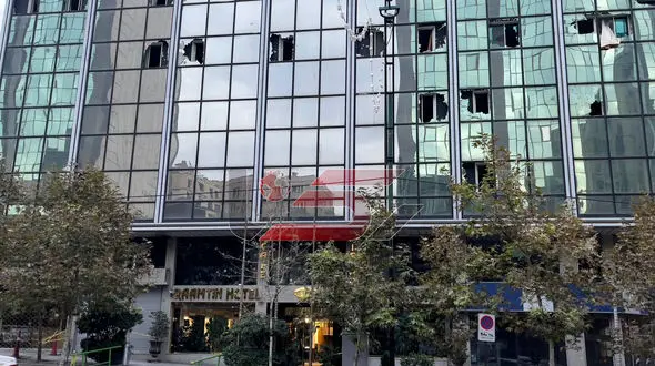 اولین فیلم و عکس از هتل رامیتن تهران پس از آتش سوزی / 40 مسافر نجات پیدا کردند!