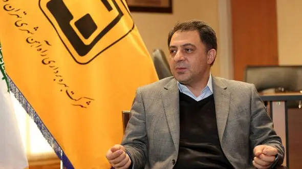 از دستفروشان خرید نکنید تا کمتر شوند / مدیریت شهری نقشی در ساماندهی وضع دستفروشان ندارد