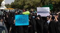  تجمع اعتراضی بانوان دانشجوی مشهدی در پی هتک حرمت به آمران به معروف در شیراز 
