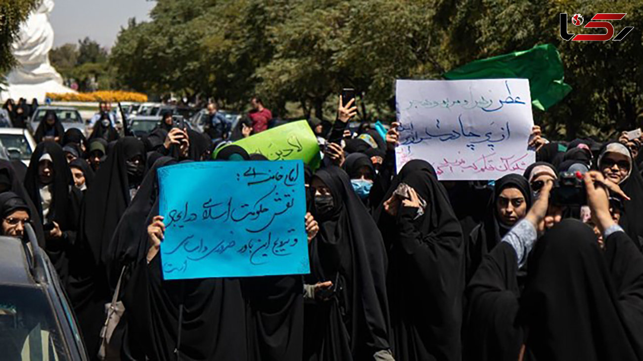  تجمع اعتراضی بانوان دانشجوی مشهدی در پی هتک حرمت به آمران به معروف در شیراز 