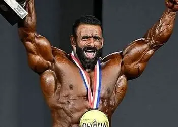 واکنش / هادی چوپان: مادرم ایران شرمندتم، خدا شاهد همه چیز است، قلب پسرت تکه تکه شکسته است از قضاوت ها 