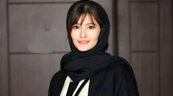 ویدیو | خواستگاری عجیب و متفاوت پردیس احمدیه برای پدرش / عجب حرکتی زد