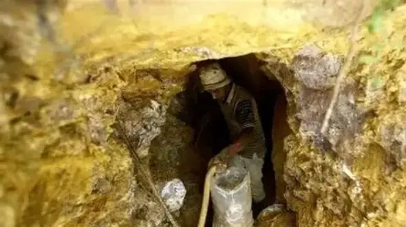 مرگ 2 کارگر در معدن طلا افغانستان بر اثر آوار