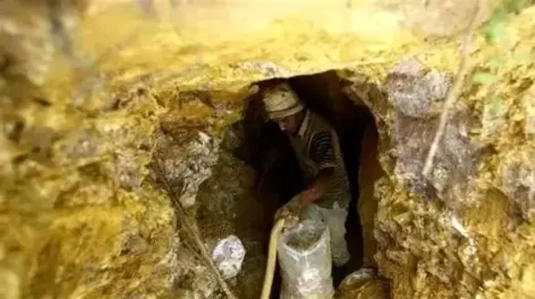 مرگ 2 کارگر در معدن طلا افغانستان بر اثر آوار