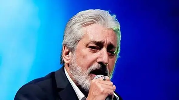 فیلم رقص ابی در کنسرت / سر پیری و معرکه گیری آقای خواننده!