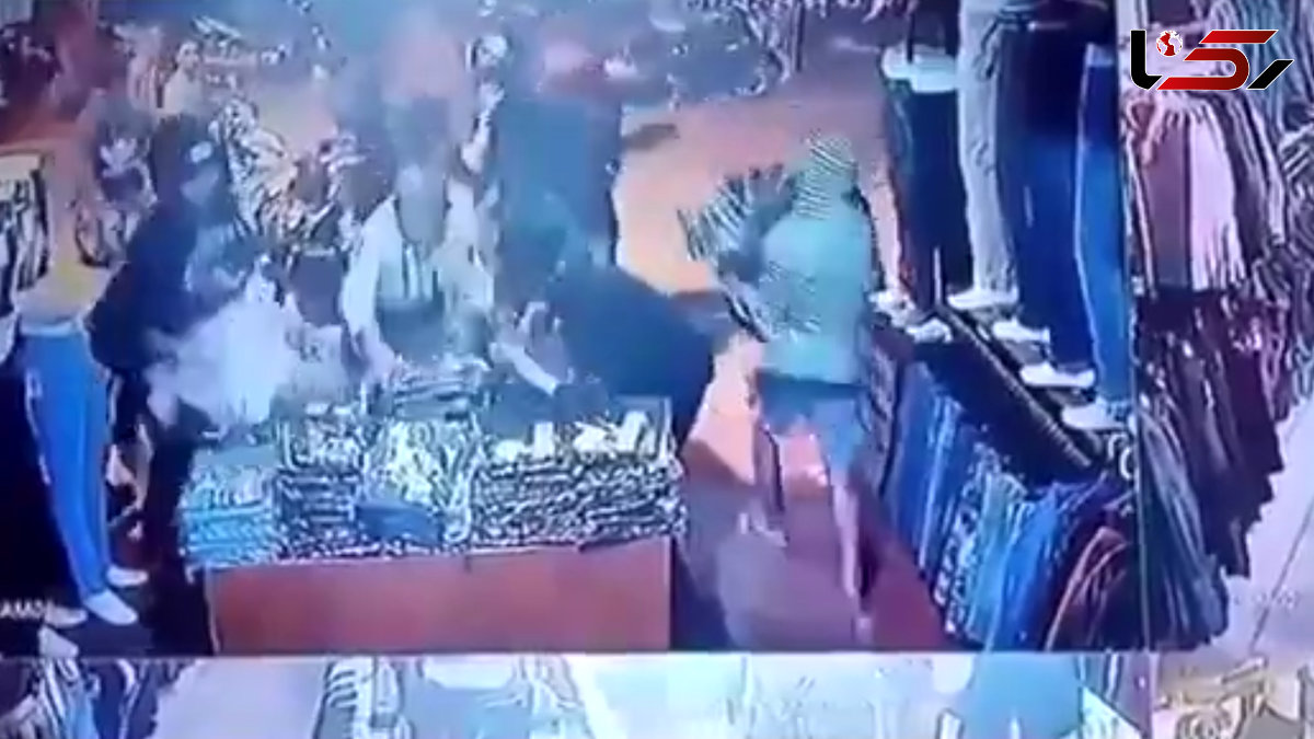 سرقت عجیب و دسته جمعی از فروشگاه لباس !! + فیلم