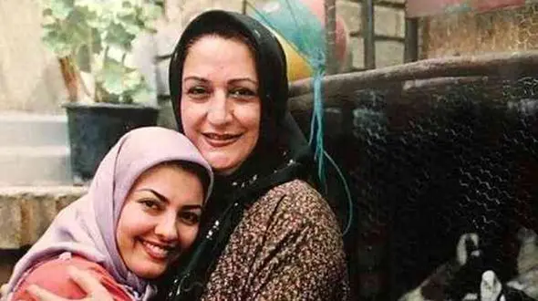 فیلم / انیمیشن سکانس ماندگار سریال خانه به دوش و حرص خوردن دیدنی مریم امیرجلالی / مامان مهمونی بریم من چی بپوشم؟ بیا منو بپوش دختره ....