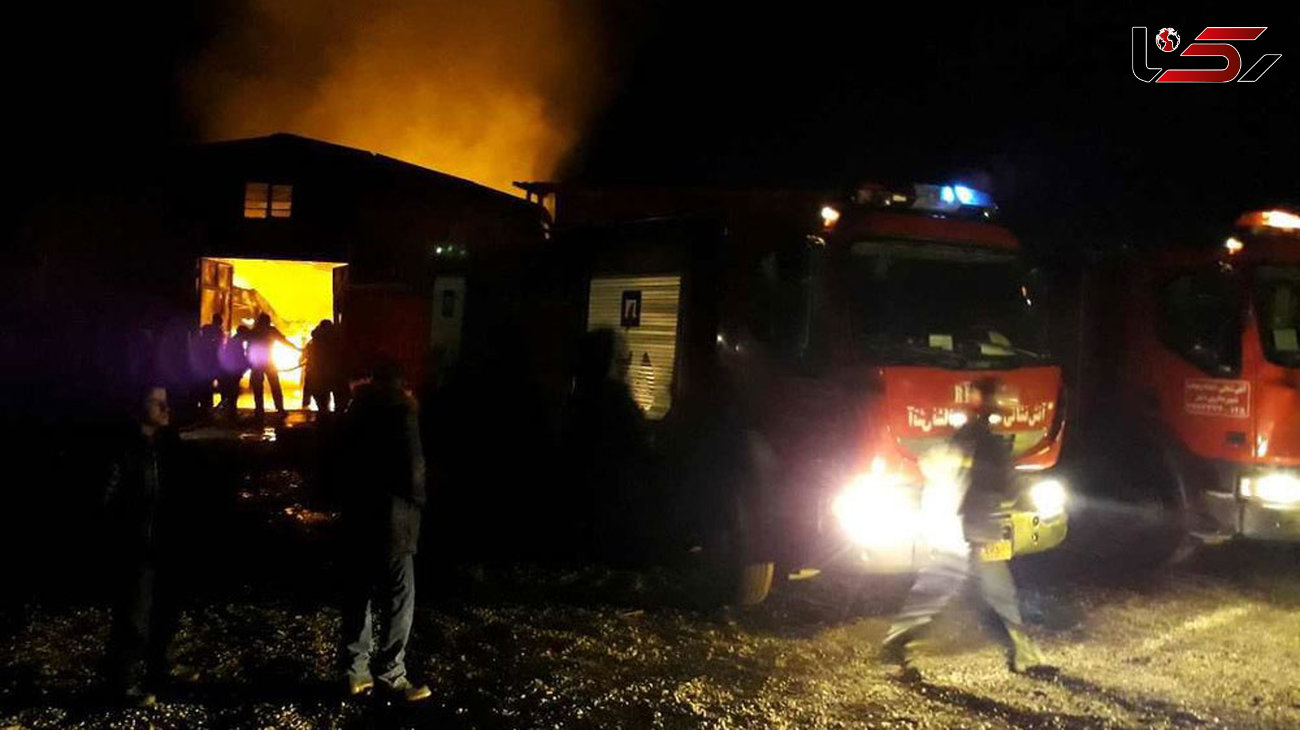 آتش‌سوزی واحد تولیدی مواد شوینده در اهر/علت حادثه هنوز مشخص نیست! + عکس