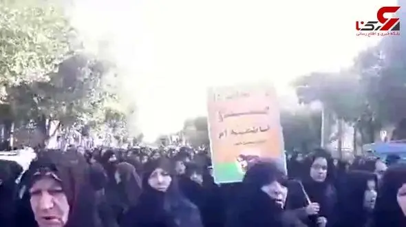 راهپیمایی عفاف و حجاب با حضور کاروان زیر سایه خورشید در شهرضا + فیلم 