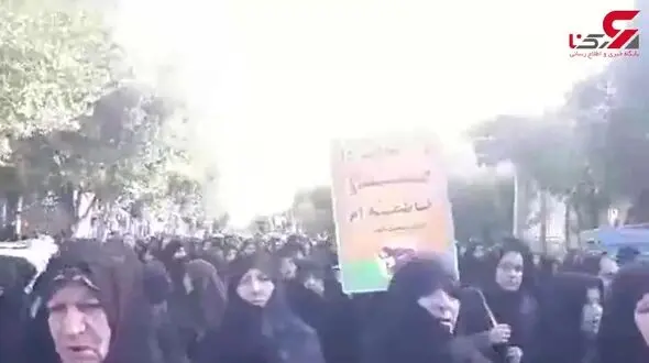 راهپیمایی عفاف و حجاب با حضور کاروان زیر سایه خورشید در شهرضا + فیلم 
