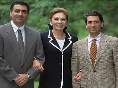 سفر به ایام قدیم؛ فرح و علیرضا پهلوی غمزده از تبعید سال 1360