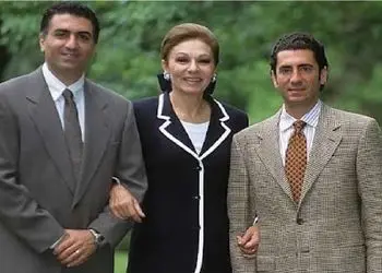 سفر به ایام قدیم؛ فرح و علیرضا پهلوی غمزده از تبعید سال 1360