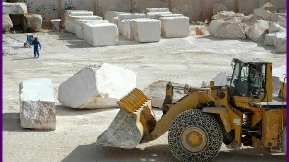 له شدن راننده لودر زیر لاستیک  عظیم الجثه