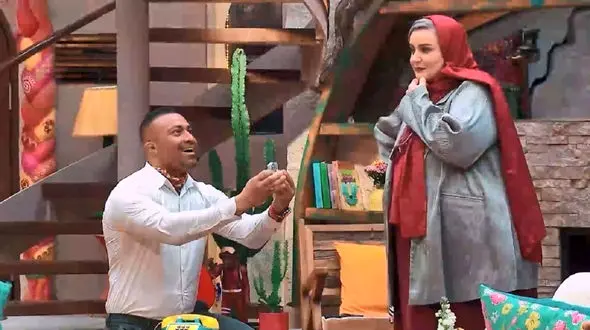 خواستگاری واقعی از نعیمه نظام دوست در جوکر بعد از سالها! / قهرمان پرورش اندام جلوی نعیمه زانو زد!