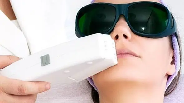 علت رشد موهای زائد در زنان چیست؟