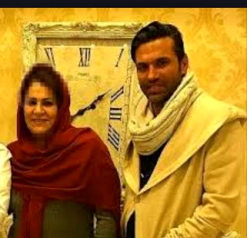 علیرضا نیک بخت واحدی و مادرش