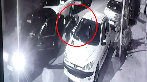 فیلم سرقت پژو 206 در کمتر از 20 ثانیه در مشهد / سارق کلاه به سر گریخت