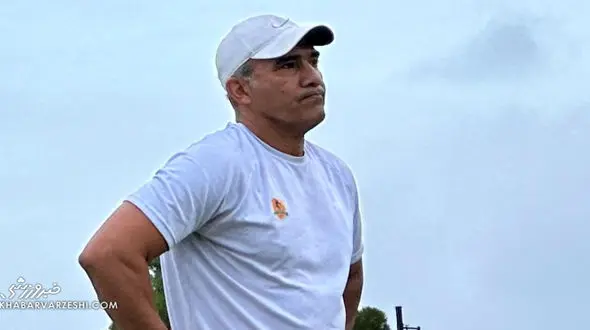  دستکش احمدرضا عابدزاده را دزدیدند/ حراج وسایل ورزشی در اینترنت!