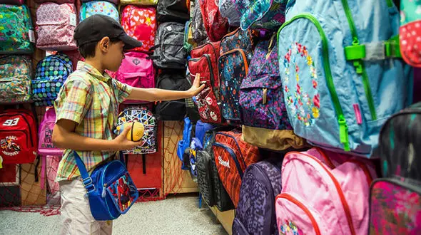 بازار کیف و کفش امسال، رونق پارسال را ندارد / می توانیم برای 200 تا 300 میلیون نفر کیف و کفش تولید کنیم