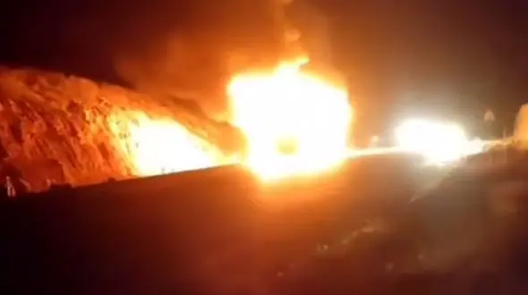 فیلم آتش گرفتن اتوبوس مسافربری در دشت ارژن