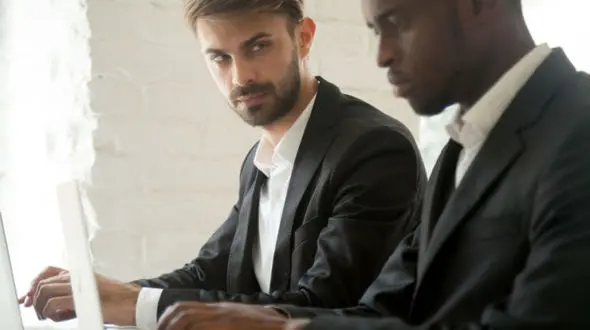 حسادت از دو سالگی متولد می شود / آموزش های مورد نیاز برای درمان افراد حسود