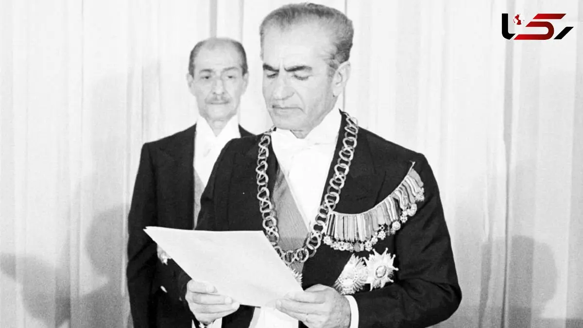 سفر در زمان؛ «محمدرضا پهلوی و فرح» در فرودگاه مهرآباد؛ خرداد 1357/ عکس 