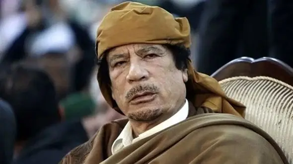 چادر پدر معمر قذافی در صحرای سرت؛ تصویری از سال 1352