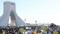 نمایش راهپیمایی ۲۲ بهمن از فراز برج آزادی