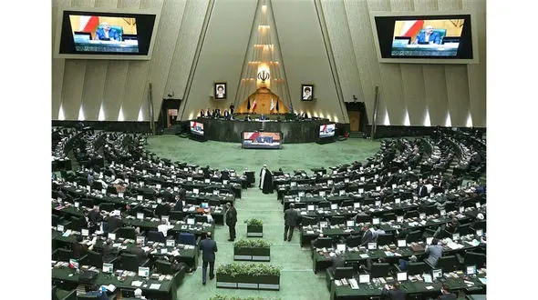 ظریف امروز 2 کارت زرد از مجلس یازدهم گرفت