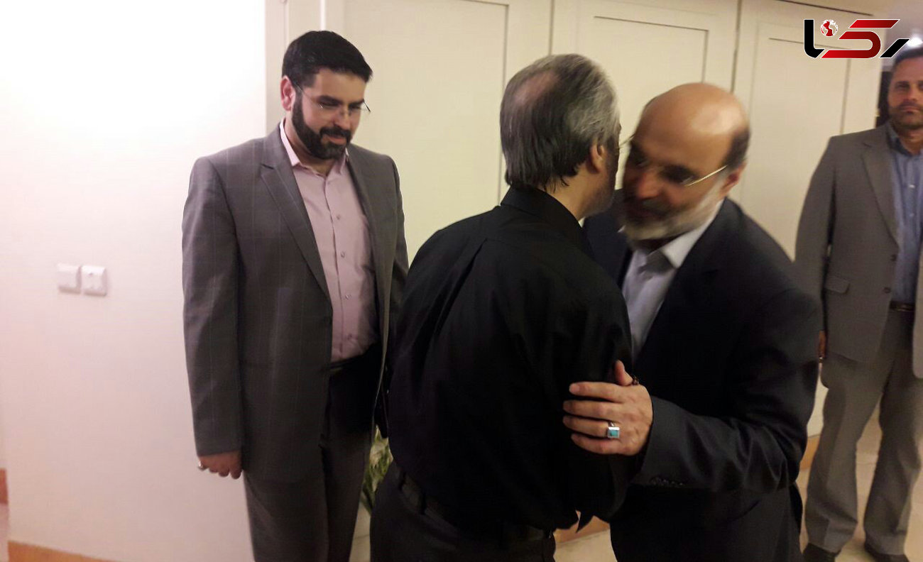 حضور رئیس سازمان صدا و سیما در منزل زنده یاد عزت الله انتظامی 