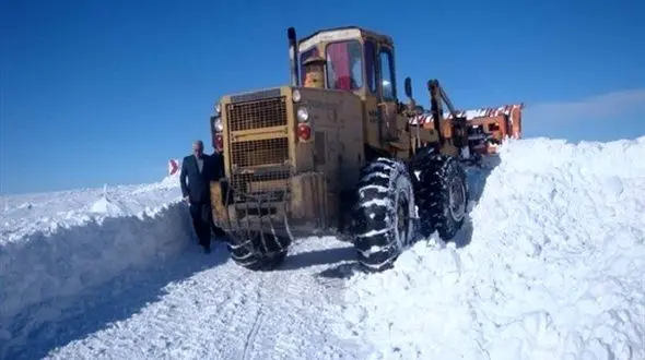 بارش شدید برف در برخی مناطق کشور / مسدود شدن راه ارتباطی بیش از 60 روستای