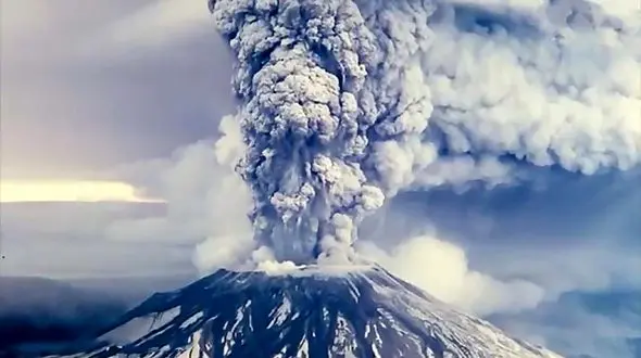 ببینید / زیبایی فوران هولناک  آتشفشان در ایتالیا / همه ترسیدند