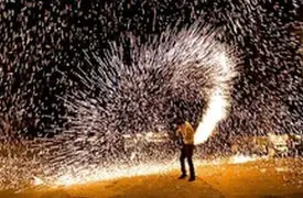 ایجاد وحشت با صدای مهیب آتش‌بازی در تهران + فیلم