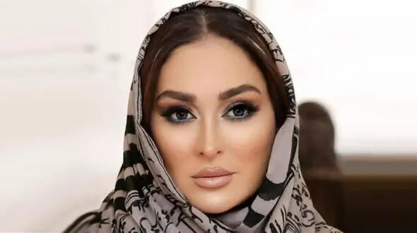 رونمایی الهام حمیدی از چیدمان شیک مبلمان لاکچری و خوش رنگ خانه اش/ آینه کنسول ،پرده، لوستر، گل و گیاه آپارتمانی خاص خانم بازیگر باسلیقه !
