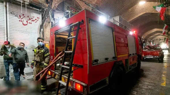 حریق مهیب در بازار بروجرد / مغازه ها در آتش سوختند