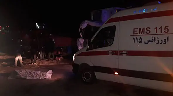 شاخ به شاخ مرگبار کامیون ها در جاده قم + عکس ها 