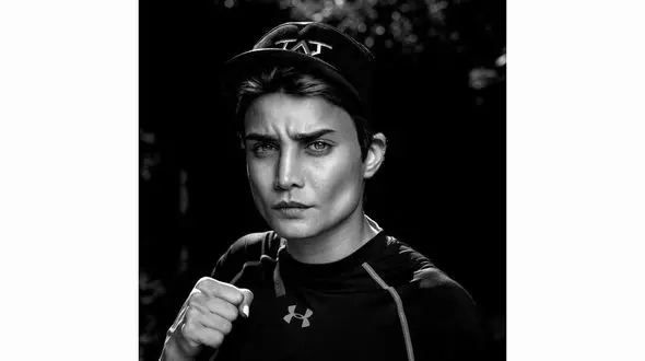 تینا آخوند‌ تبار بوکسور حرفه‌ای / مبارزه بزرگ دختر ایرانی در روسیه