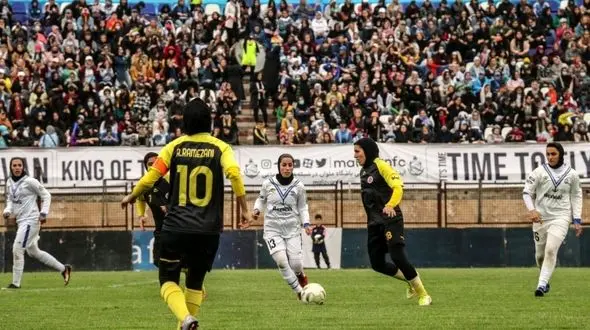 سپاهان در روز پیروزی مدعیان مهمانش را گل باران کرد