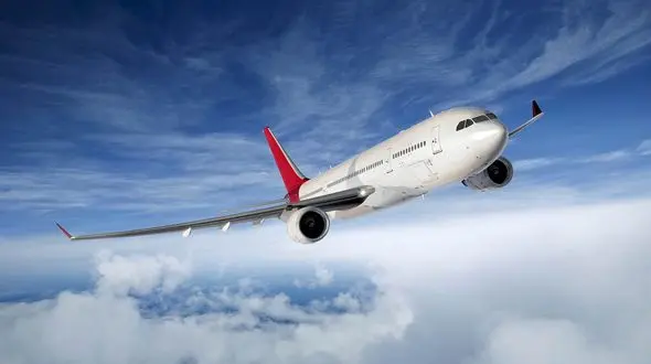 ببینید / اولین تصاویر از لحظه ترسناک آتش گرفتن هواپیمای بوئینگ ٧٧٧ در آسمان + فیلم