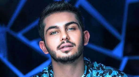 فیلم / حضور غافلگیرکننده پلیس دم خانه ارسلان قاسمی ! / آقای بازیگر خودش را باخت !