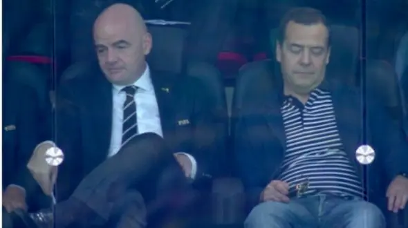 خوابیدن جالب نخست وزیر روسیه این بار در جام جهانی +تصاویر 