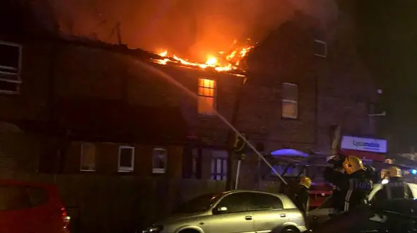 موسیقیدان حرفه ای به دل آتش زد و خانواده 3 نفری را نجات داد + عکس 