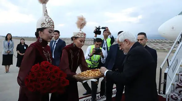 دیدار نخست وزیر روسیه با محمدرضا عارف