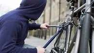 فیلم صحنه  سرقت حرفه‌ای کیسه‌های برنج در شادآباد تهران / 4 دزد با حواس پرتی گونی گونی برنج بردند