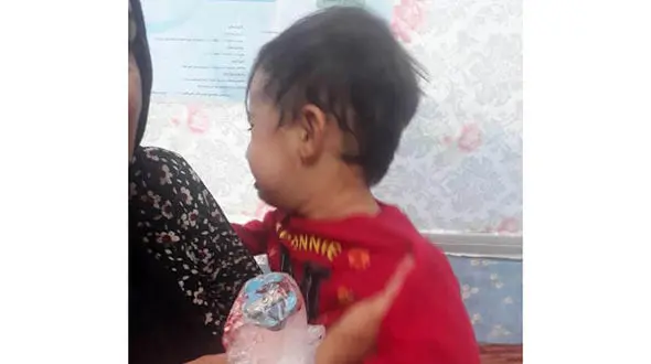 راز گریه های بی امان یک کودک در کهگیلویه / او چه چیزی را بلعیده بود؟+ عکس